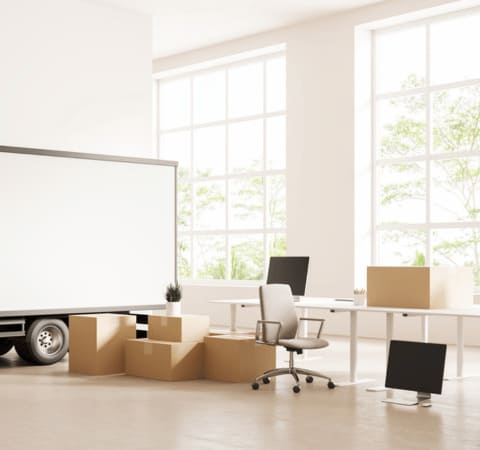 Déménagement de bureaux avec cartons et camion, service logistique de Grospiron