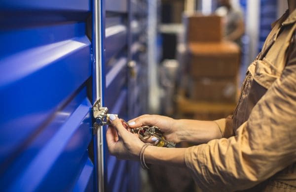 Accès sécurisé au service de gardiennage de meubles avec Grospiron