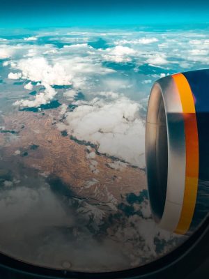Vue d’avion symbolisant un transfert international avec Grospiron
