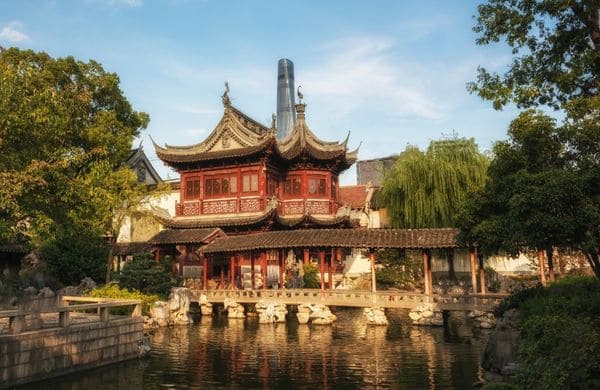 S'expatrier à Shanghai avec Grospiron, maison traditionnelle chinoise dans un jardin